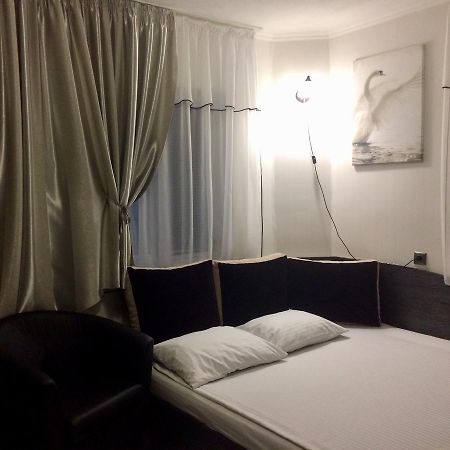 Maiami Hotell Nikopol Exteriör bild