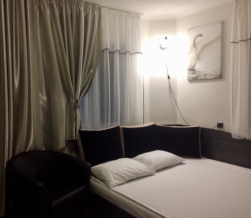 Maiami Hotell Nikopol Exteriör bild