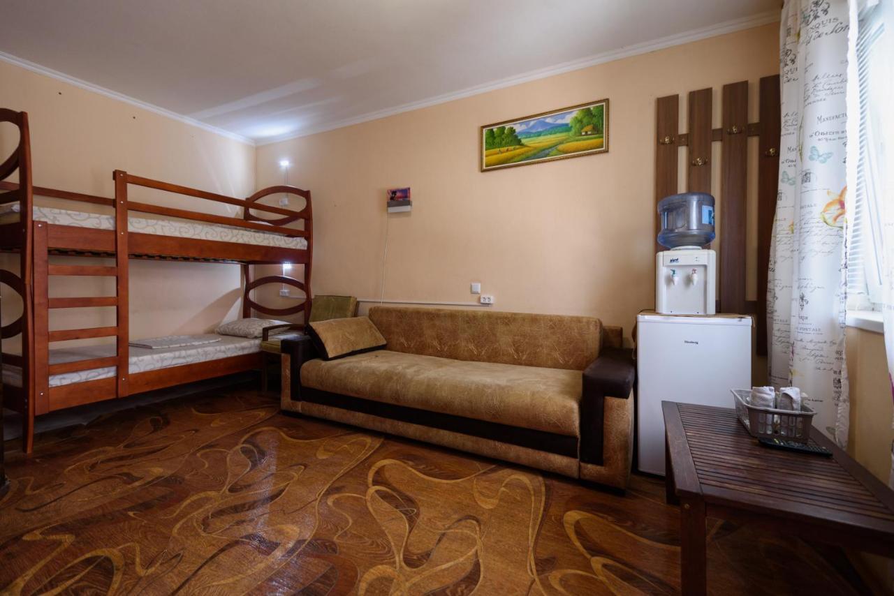 Maiami Hotell Nikopol Exteriör bild
