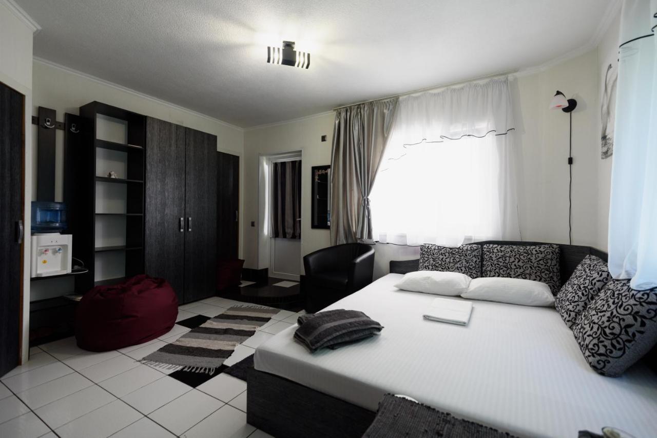 Maiami Hotell Nikopol Exteriör bild