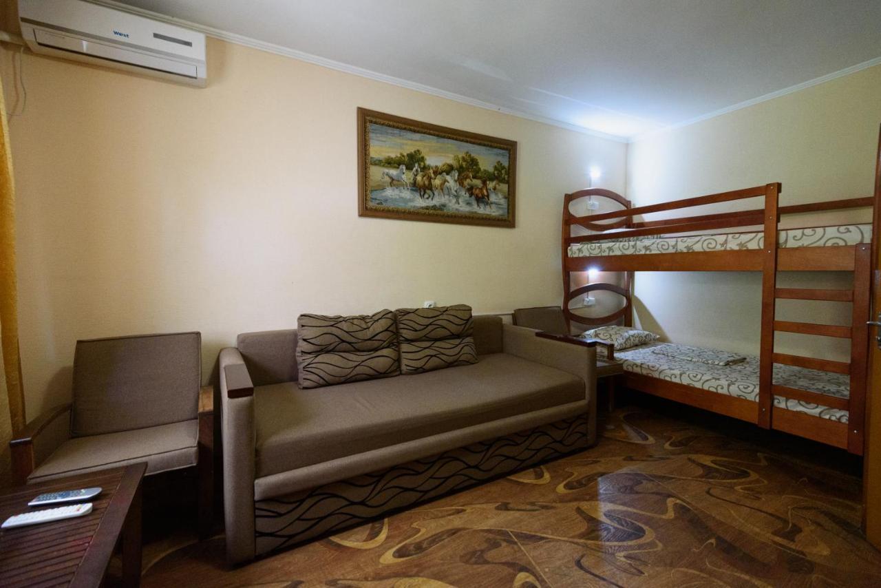 Maiami Hotell Nikopol Exteriör bild
